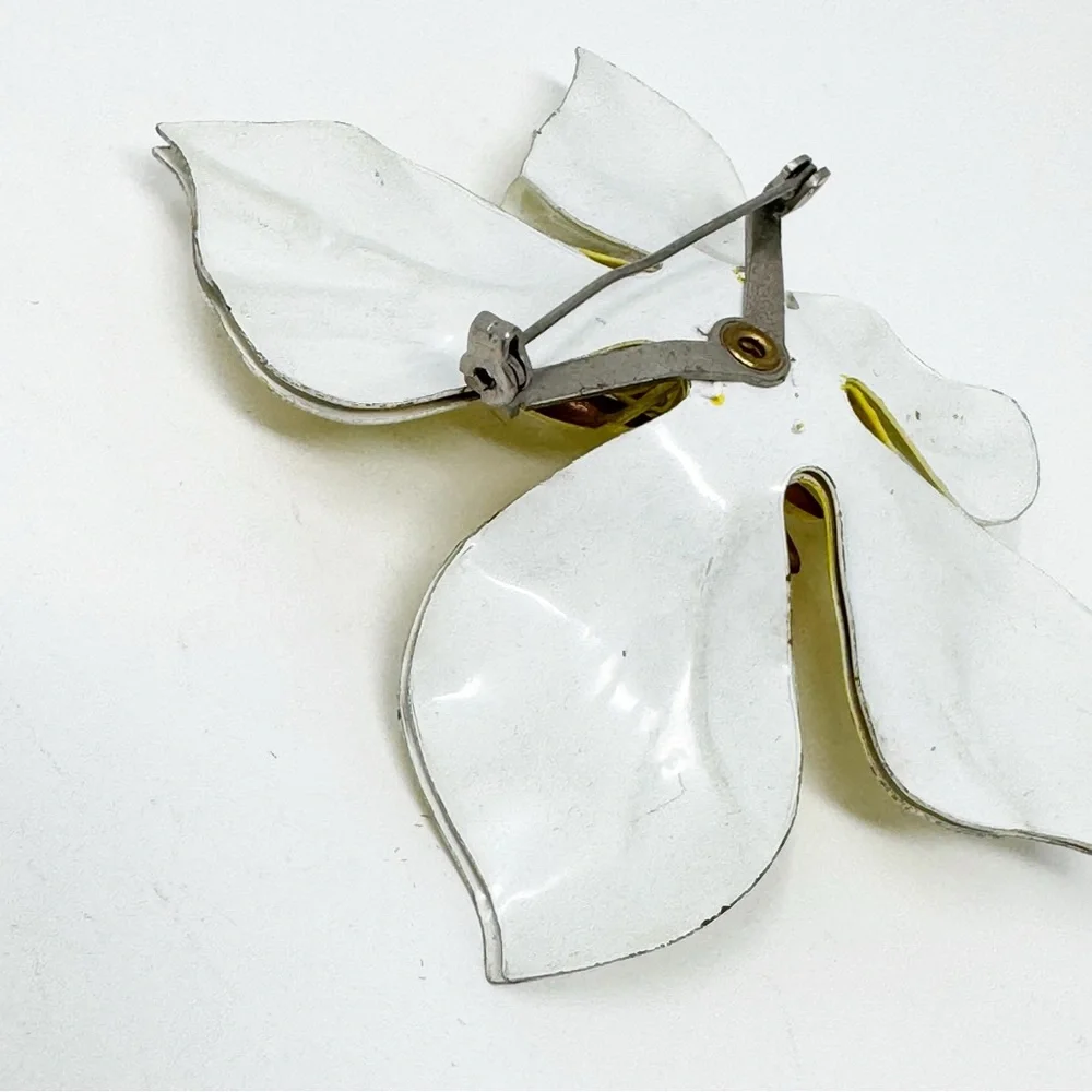 Beautiful Enamel Flower Brooch Vintage